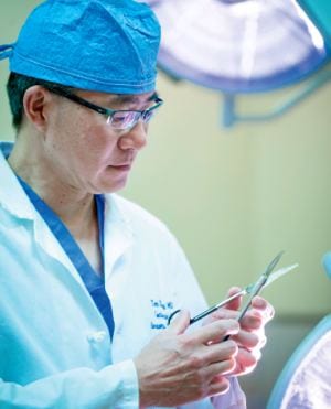 Wang meticulously planning a surgery.