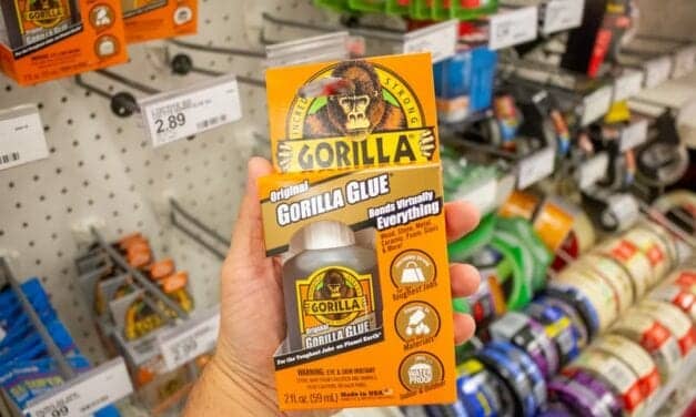 Beverly Hills Plastic Surgeon Offers to Remove Gorilla Glue from Woman’s Hair for Free