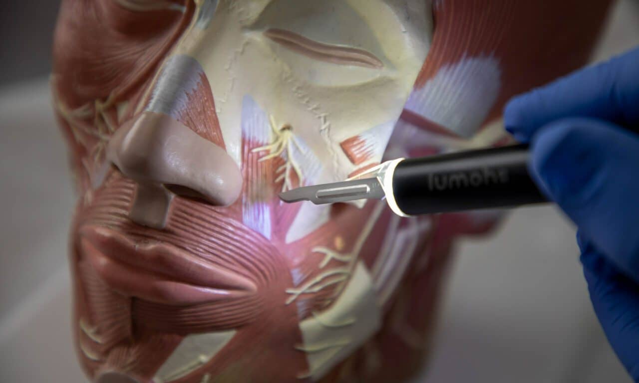New Scalpel Helps Plastic Surgeons Avoid Cutting Critical Nerves and Vessels During Skin Cancer Surgery