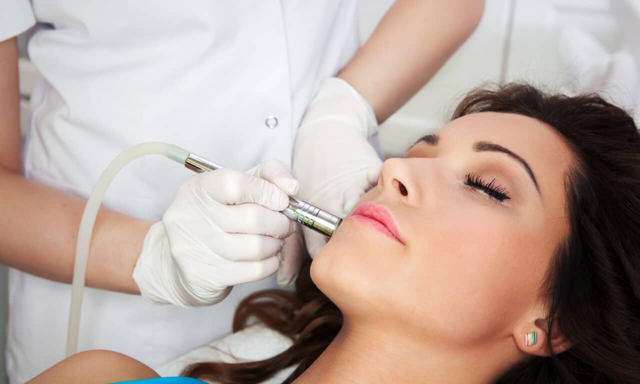 Energy-Based Devices Take Center Stage in 2025 Facial Aesthetics