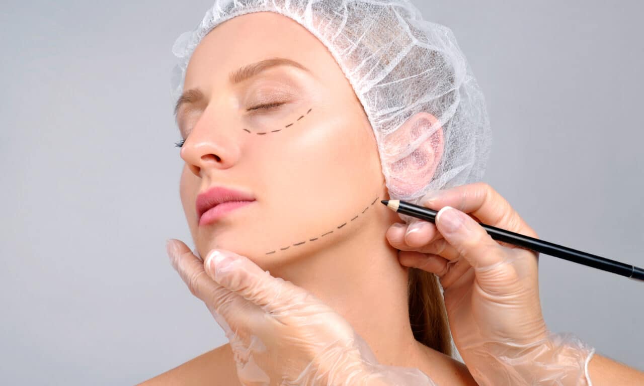 AAFPRS: Younger Patients and Noninvasive Treatments Drive 2025 Growth